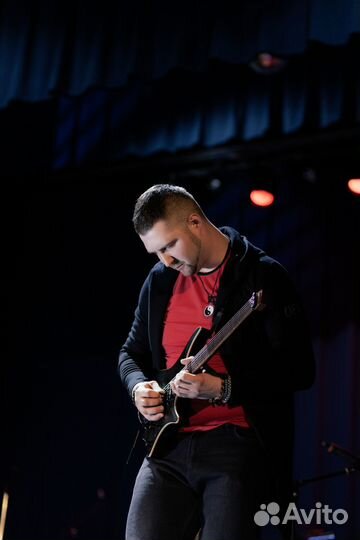 Преподаватель по электрогитаре