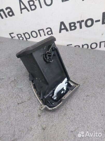 Воздуховод торпедо левый Jeep Grand Cherokee WK2