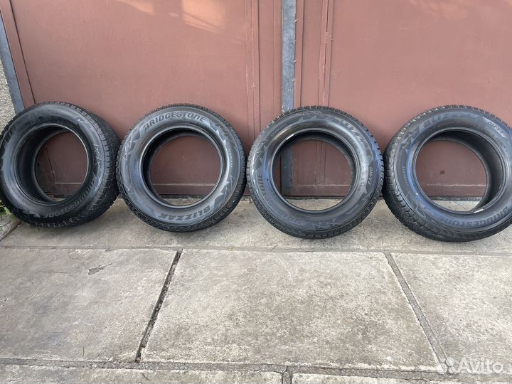Bridgestone Blizzak DM-V2 215/65 R16 202S