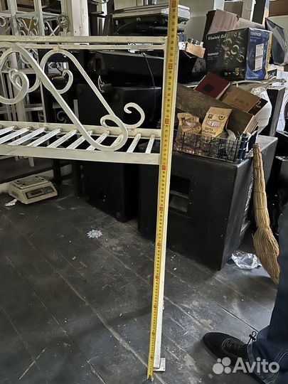 Кованная подставка для цветов уличная