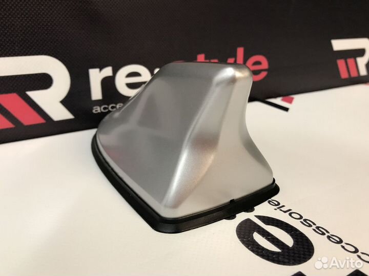 Антенна плавник на крышу Subaru D722