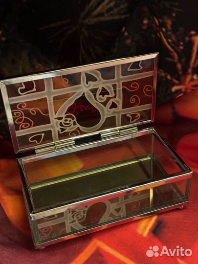 Шкатулка с зеркальным дном 
