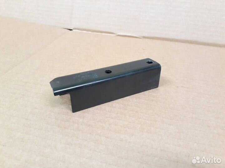 Кронштейн датчика удара L VW Touareg 1 7L BPE