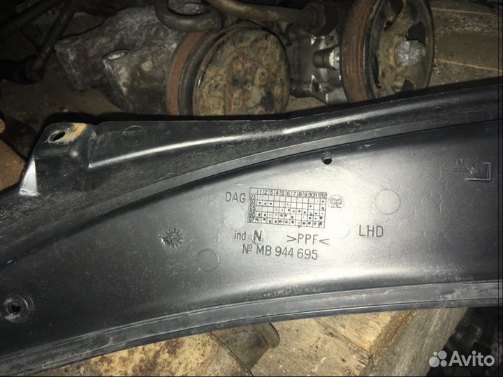 Жабо Mitsubishi Carisma MB944695 Митцубиси Каризма