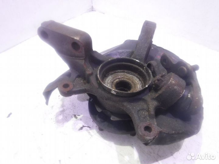 Кулак передний правый