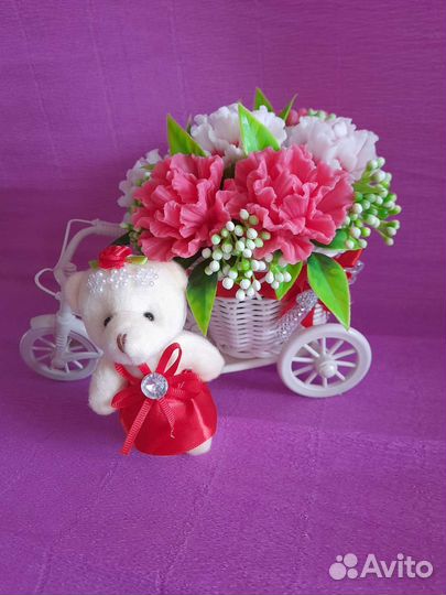 Кашпо велосипед с мыльными цветами