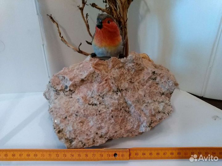Камень розовый шпат музейного образца крупный