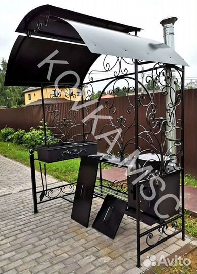 Мангал с крышей