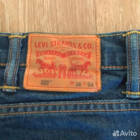 Джинсы Levi's 520