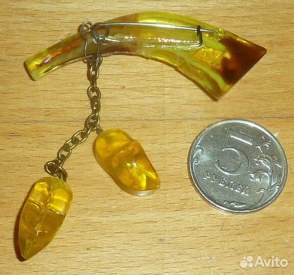 Брошь Пластмасса 6 х 8 см