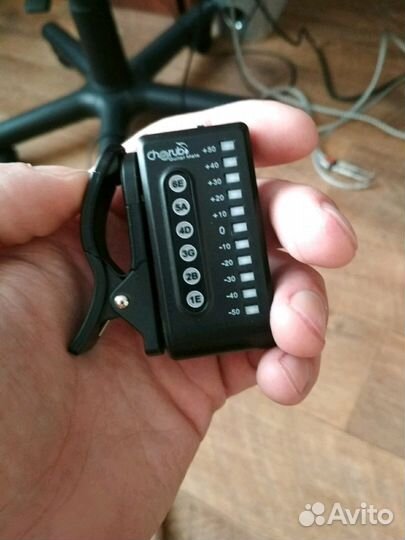 Тюнер гитарный