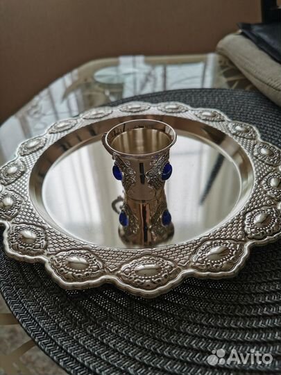 Поднос с рюмками