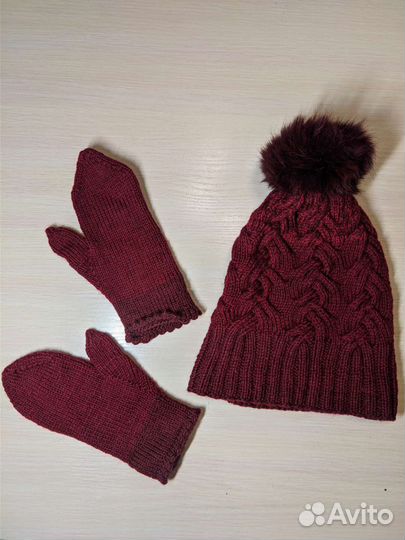 Вязаная шапка и варежки (рукавички) ручная работа