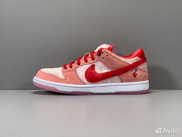 Кроссовки Nike SB Dunk Low Strangelove Skateboards