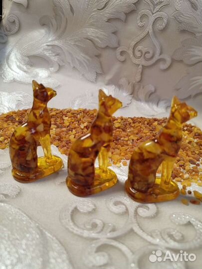 Янтарный кот сфинкс