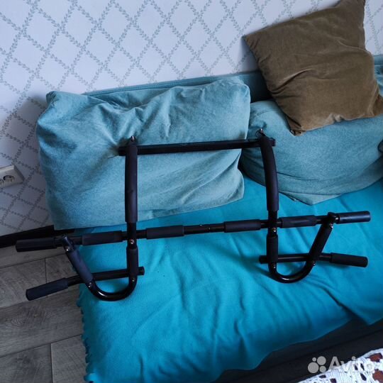 Турник дверной накладной Torneo