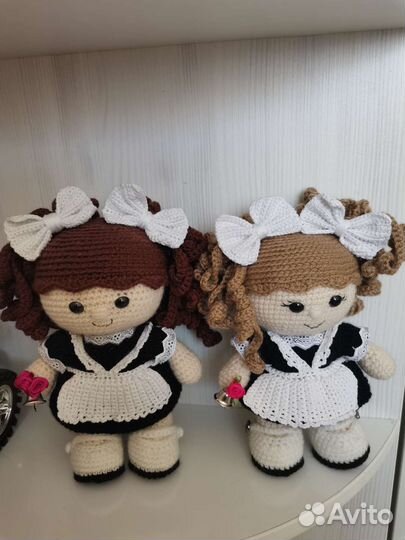 Вязаная кукла амигуруми выпускница/первоклассница