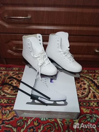 Коньки фигурные женские