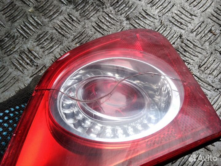 Фонарь задний внутренний левый Фольксваген Б6