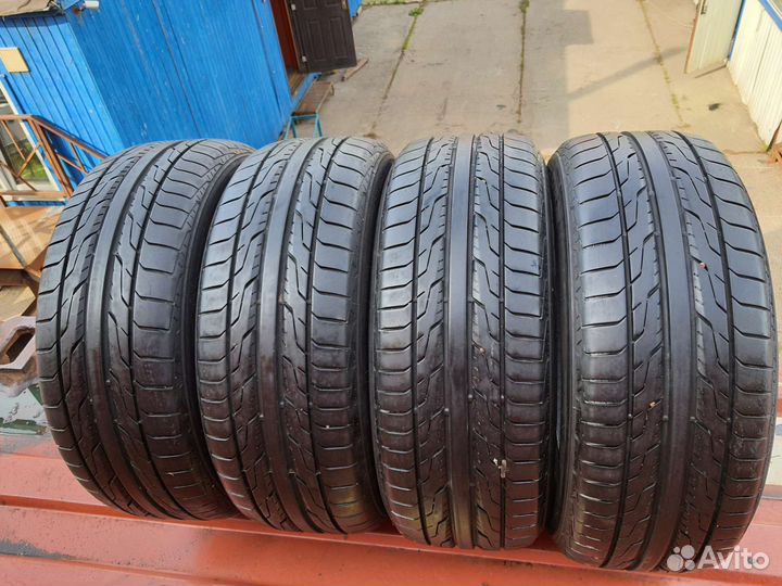 Toyo DRB 215/55 R17 94V