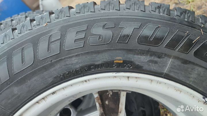 Bridgestone Ice Cruiser 7000 215/65 R16