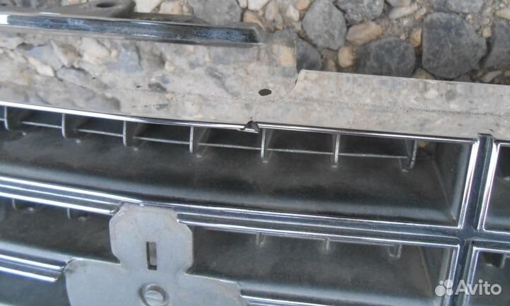 Toyota Crown 141 1993-1995 г решетка радиатора