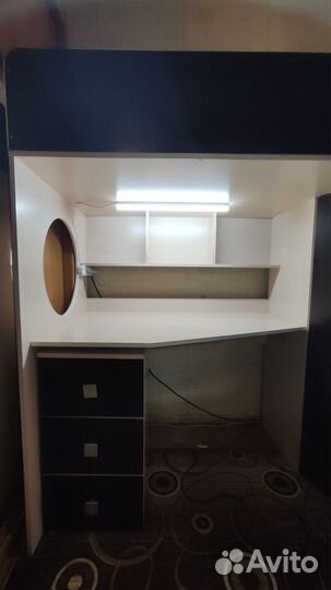 Детская кровать чердак со столом и шкафом