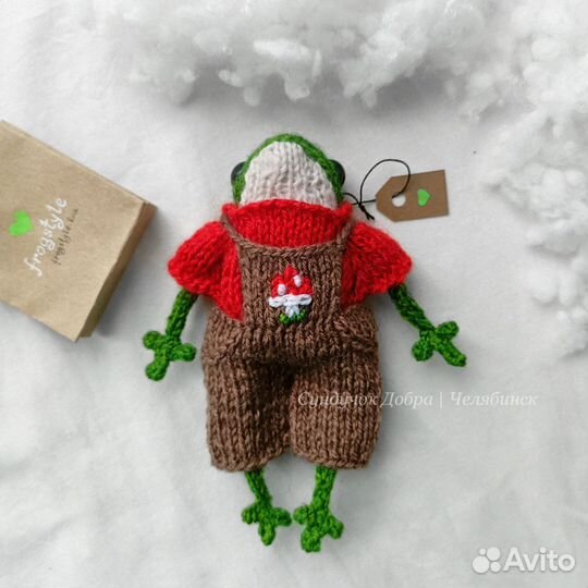 Одежда для вязаной лягушки на весну