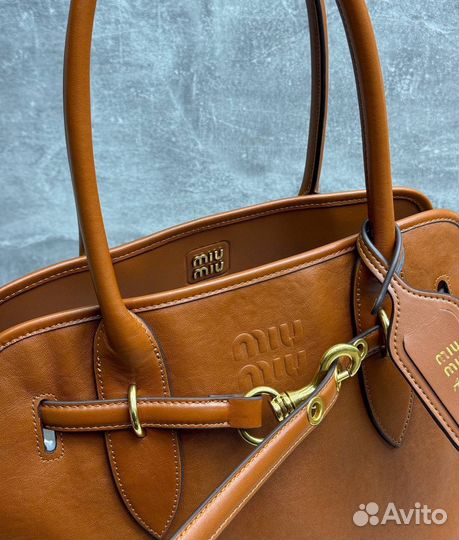 Сумка с ручками кожаная MIU MIU коричневая