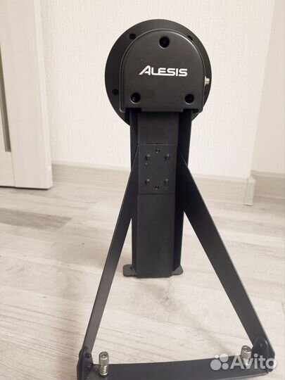 Электронный бас барабан Alesis