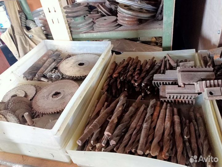 Инструмент СССР метчик лерка фреза сверло ключ