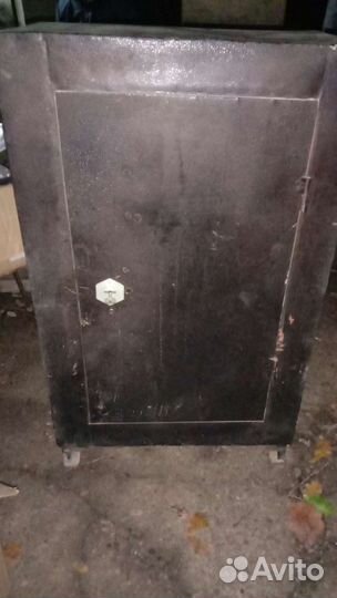 Сейф металлический