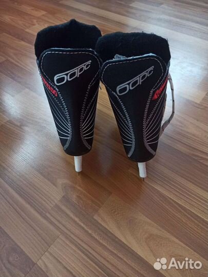 Коньки хоккейные