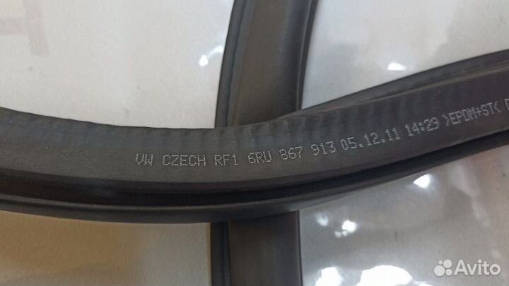 Уплотнительная резинка боковой двери задняя левая