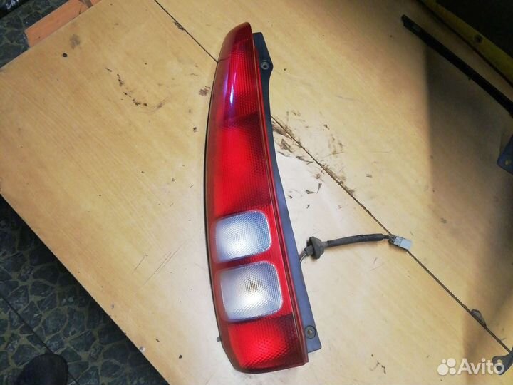 Задний левый фонарь Honda H-RV