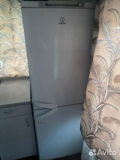 Холодильник indesit