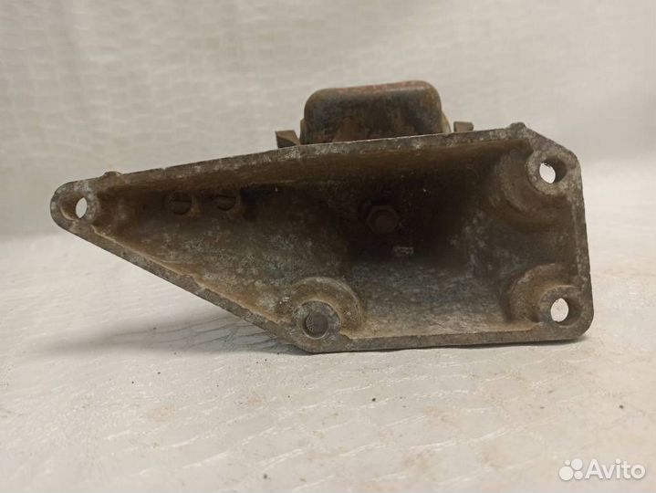 Кронштейн двигателя