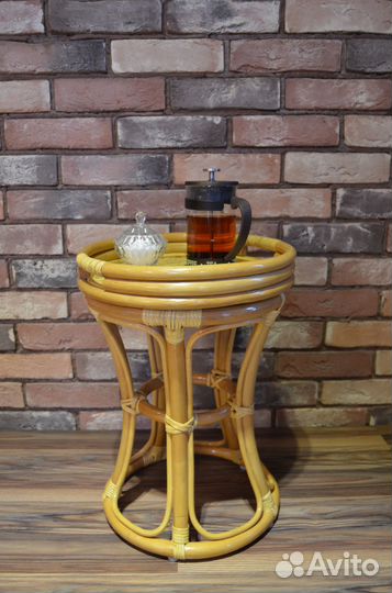 Табурет из ротанга