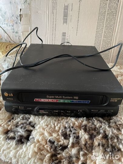 Видеомагнитофон LG