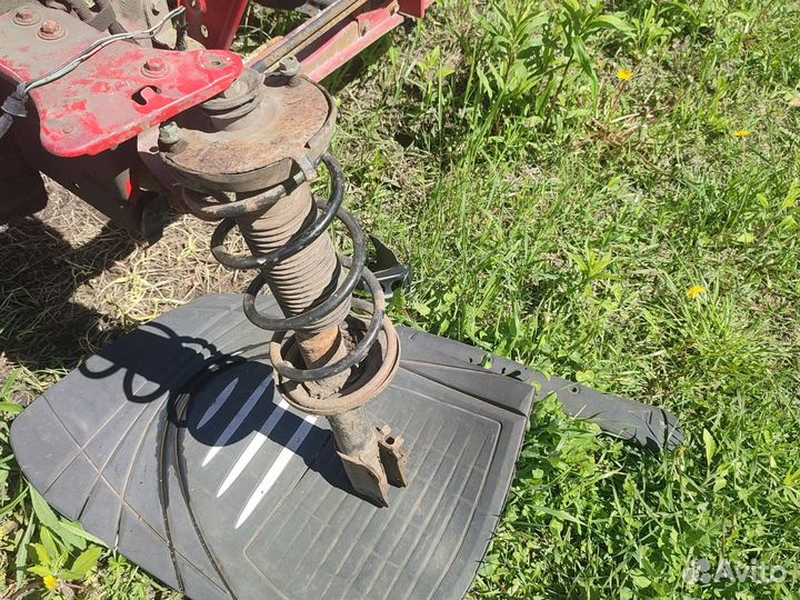 Мазда 323 задняя стойка