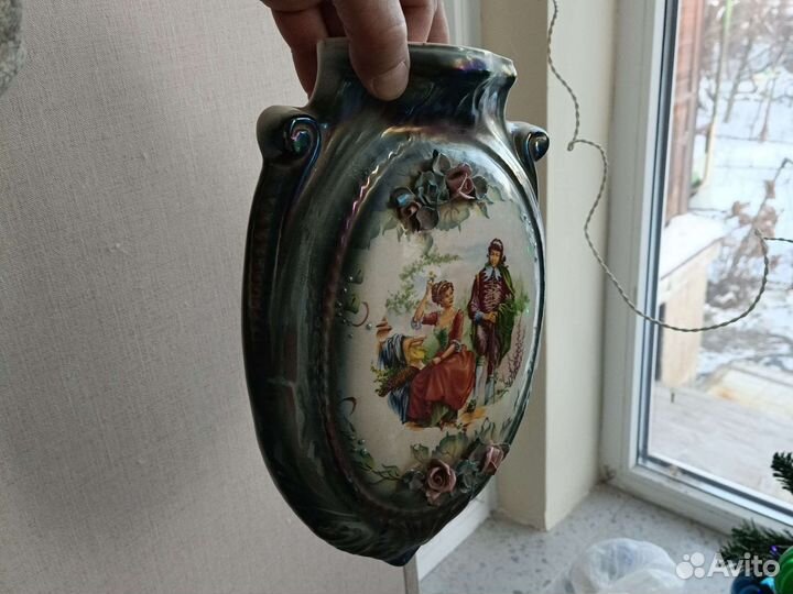 Настенная ваза