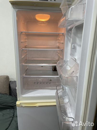 Холодильник бу Samsung RL28dbsw/SI