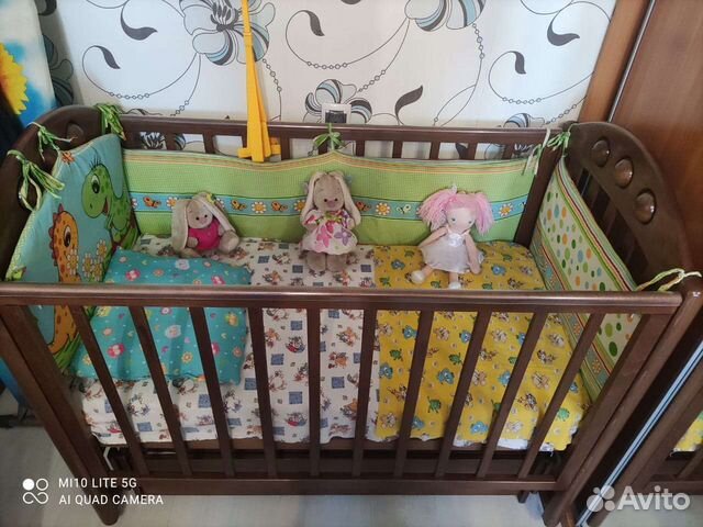 Детская кроватка с продольным маятником