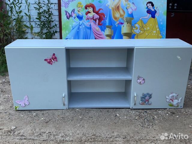 Шкаф навесной детский и картина