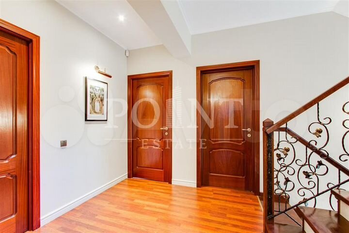 Дом 360 м² на участке 11 сот.