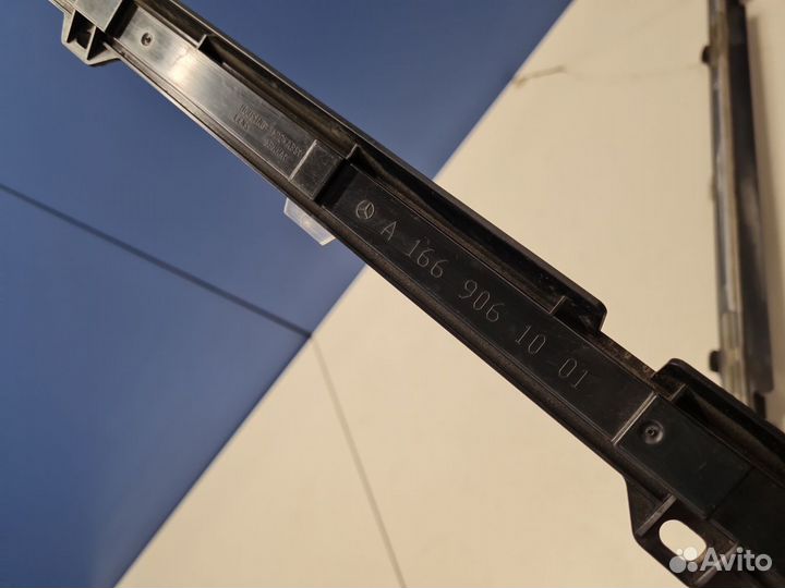 Подсветка подножки передняя правая Mercedes GL-kla