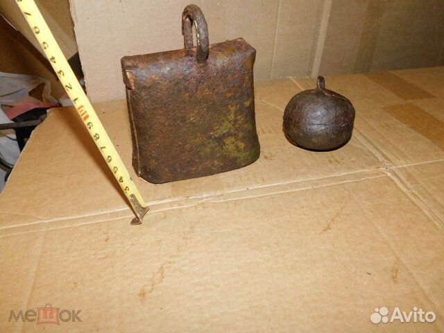 Старинные, кованные ботоло и бубенец