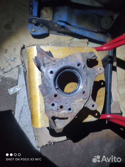 Цапфы кулаки тойота Секвойя задние