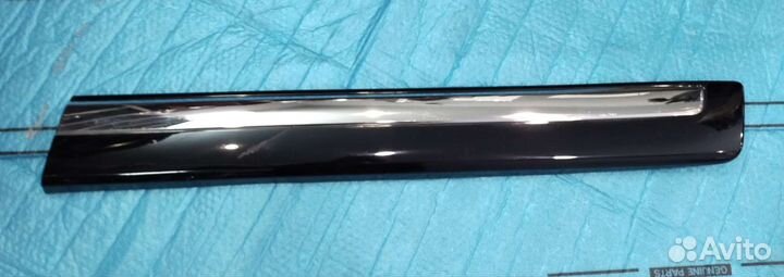 Молдинг пассажирской двери Ленд Крузер 200 12-15