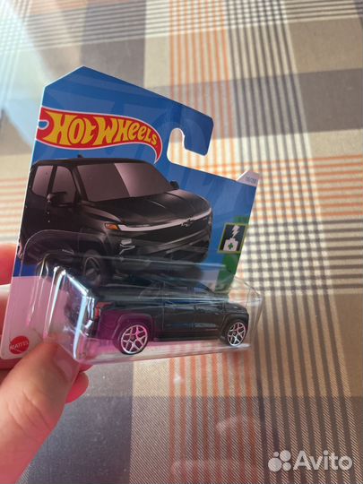 Hot wheels chevrolet silverado ev rst